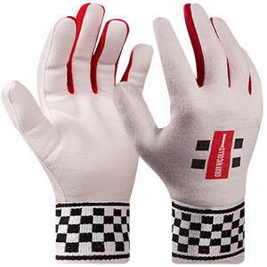 Wicket keeping gloves with cheap inner gloves